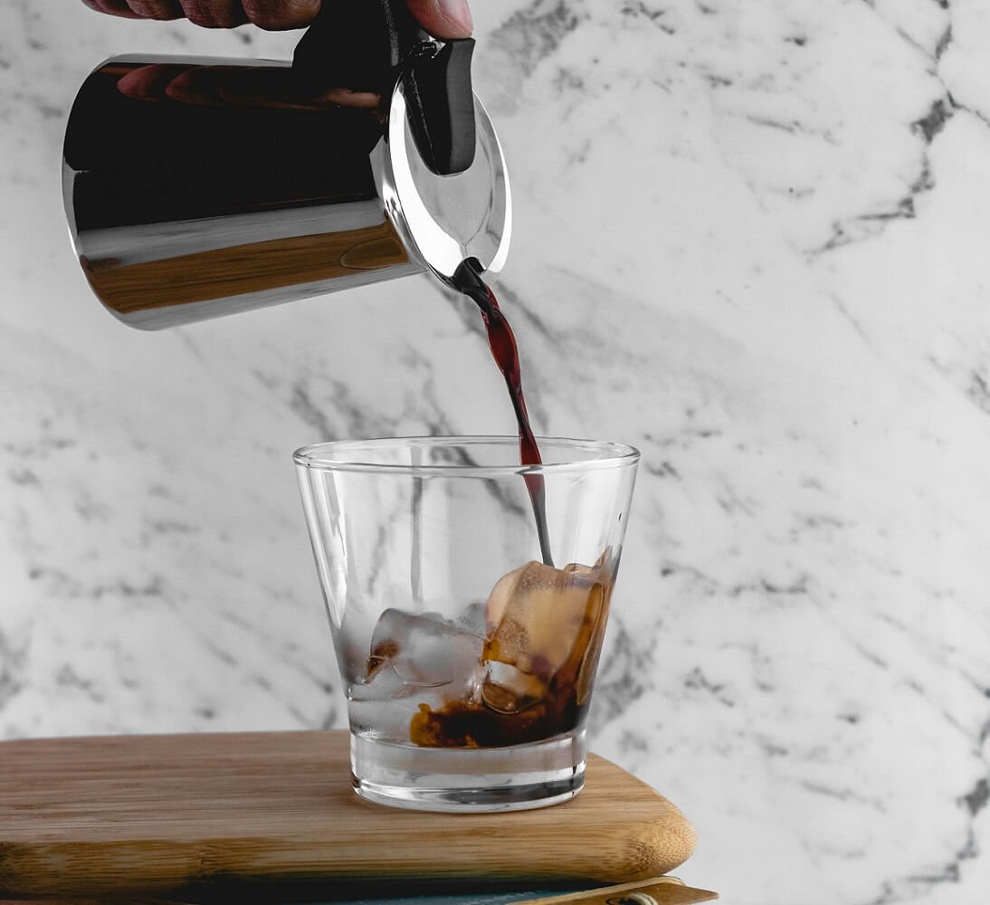 preparacion de un café cold brew chile